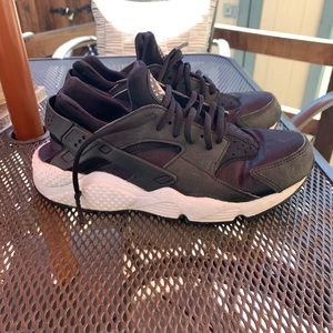 Nike Air Hurache Shoes